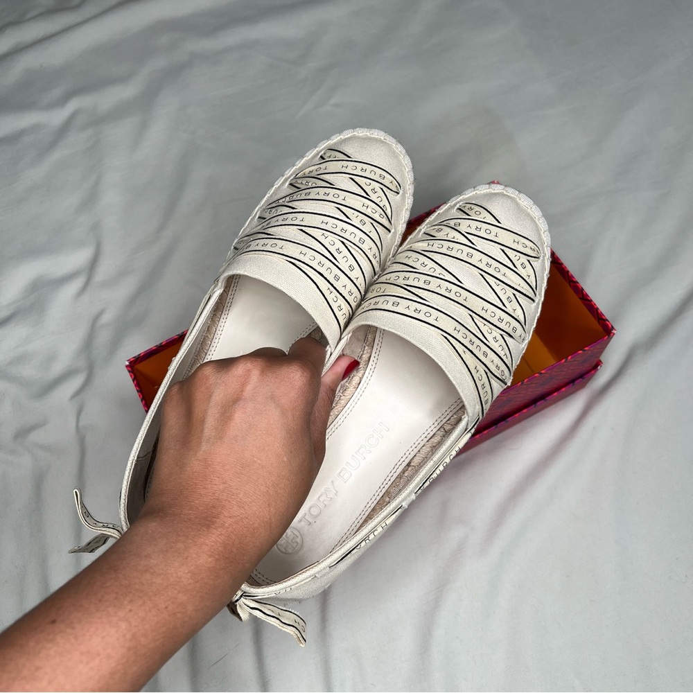 Tory Burch Cream and Black Espadrilles with Elegant Lacing - Picture 4 of 9